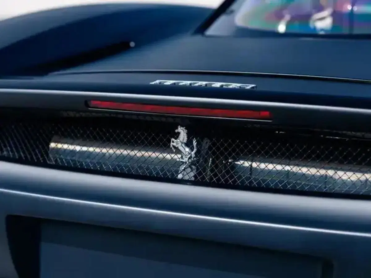 Ferrari Enzo nera opaca, ne esiste una sola al mondo: ora è in vendita (12)