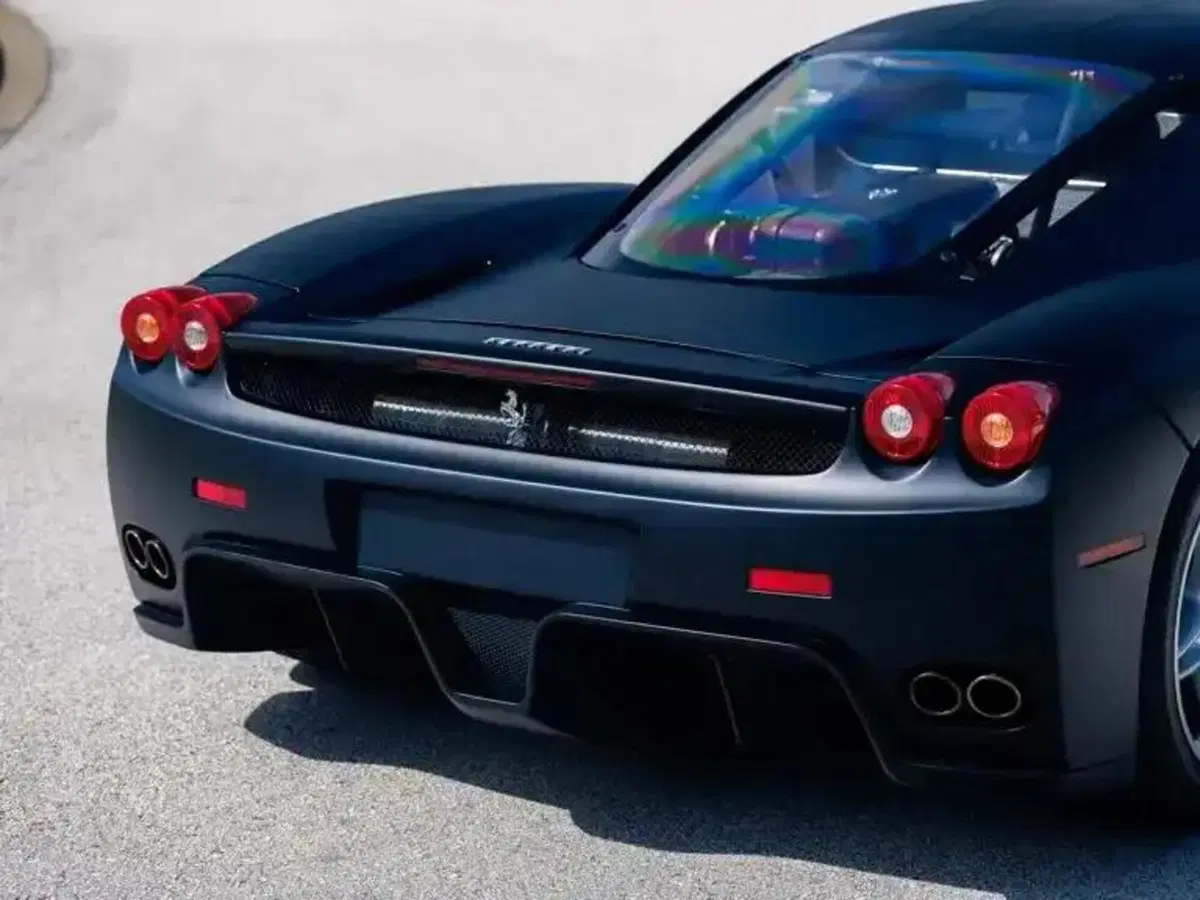 Ferrari Enzo nera opaca, ne esiste una sola al mondo: ora è in vendita (13)