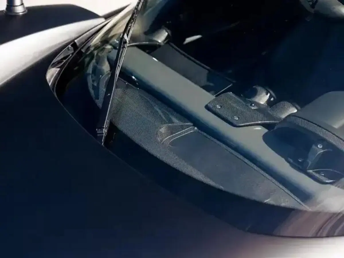Ferrari Enzo nera opaca, ne esiste una sola al mondo: ora è in vendita (17)