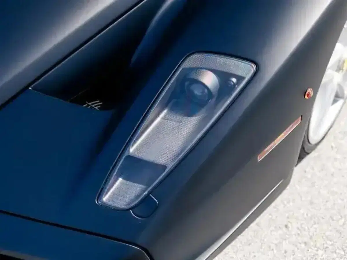 Ferrari Enzo nera opaca, ne esiste una sola al mondo: ora è in vendita (18)