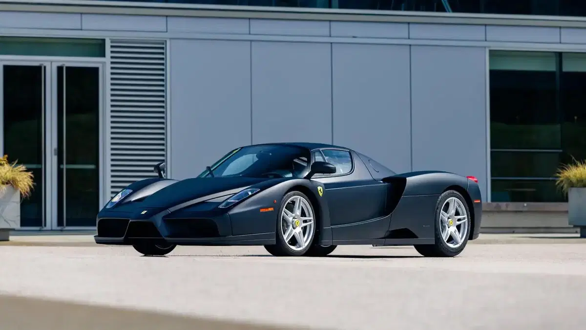 Ferrari Enzo nera opaca, ne esiste una sola al mondo: ora è in vendita (11)