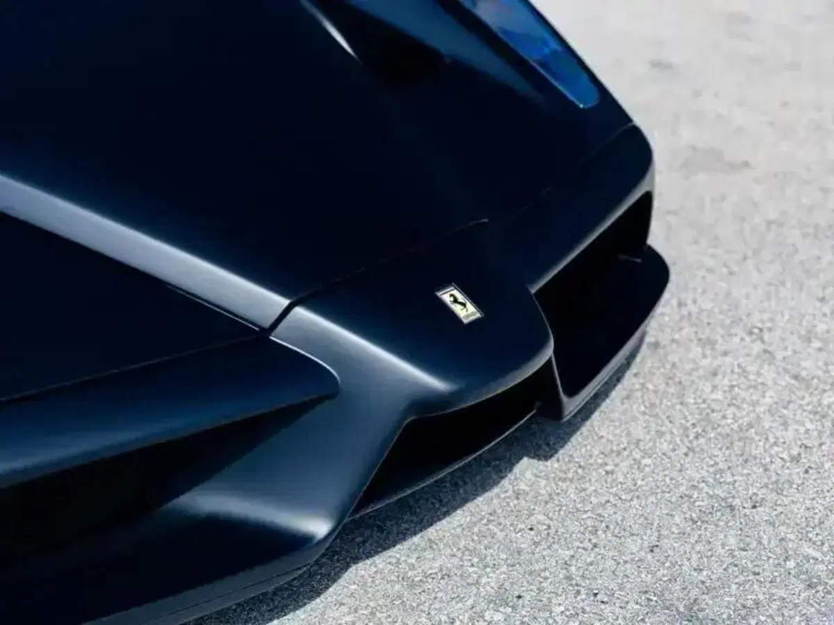 Ferrari Enzo nera opaca, ne esiste una sola al mondo: ora è in vendita (27)