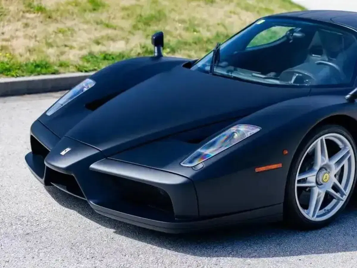 Ferrari Enzo nera opaca, ne esiste una sola al mondo: ora è in vendita (31)