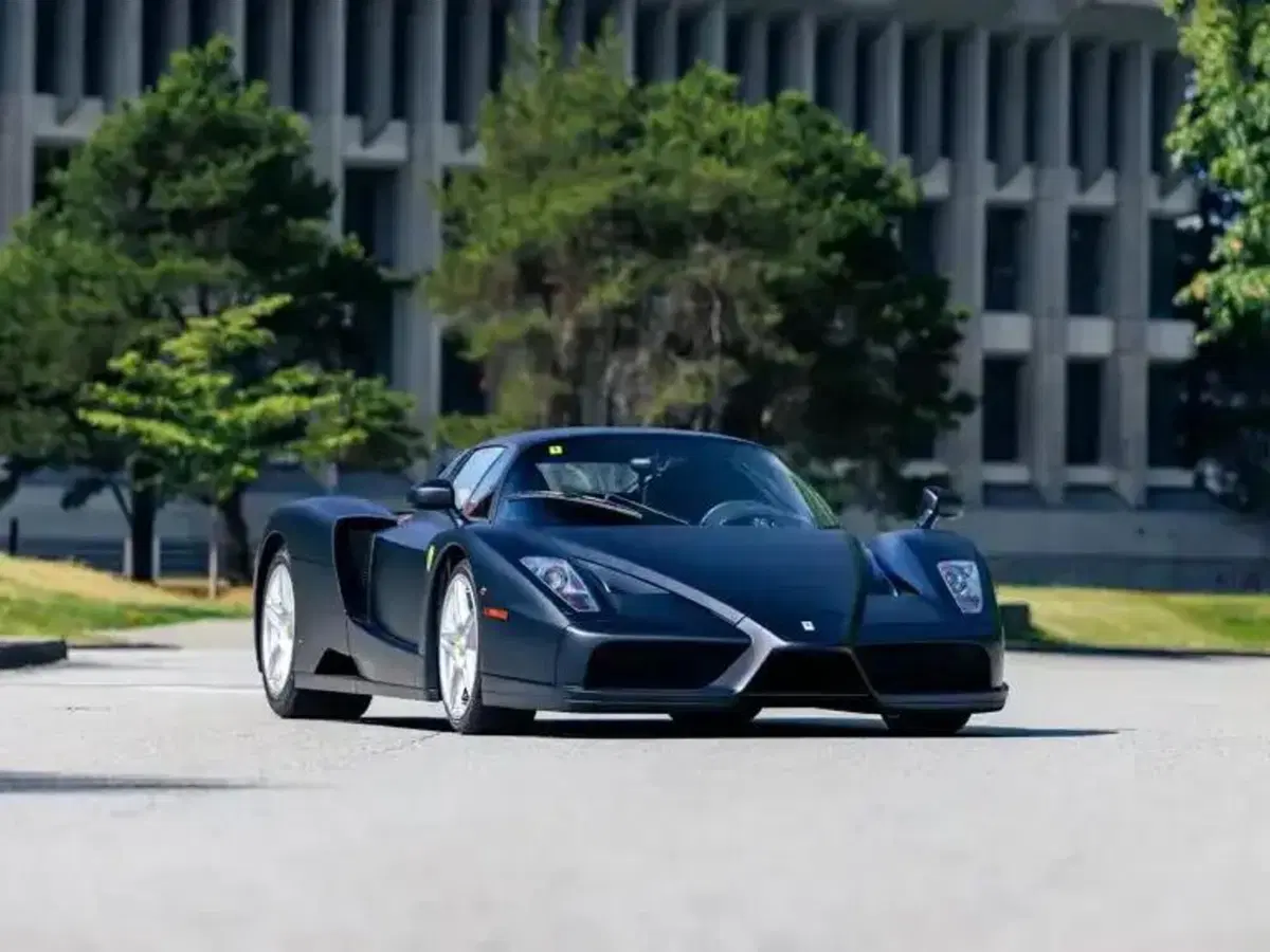 Ferrari Enzo nera opaca, ne esiste una sola al mondo: ora è in vendita (9)