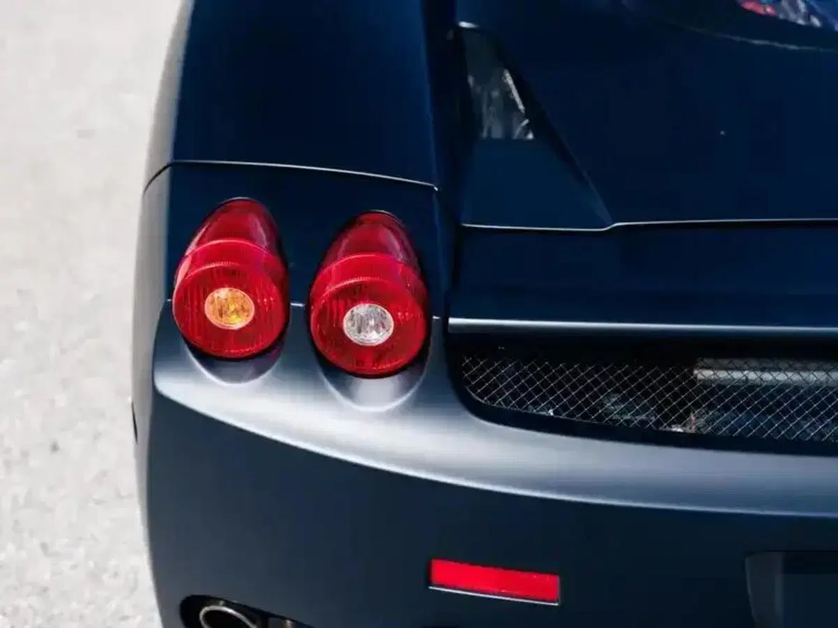 Ferrari Enzo nera opaca, ne esiste una sola al mondo: ora è in vendita (20)