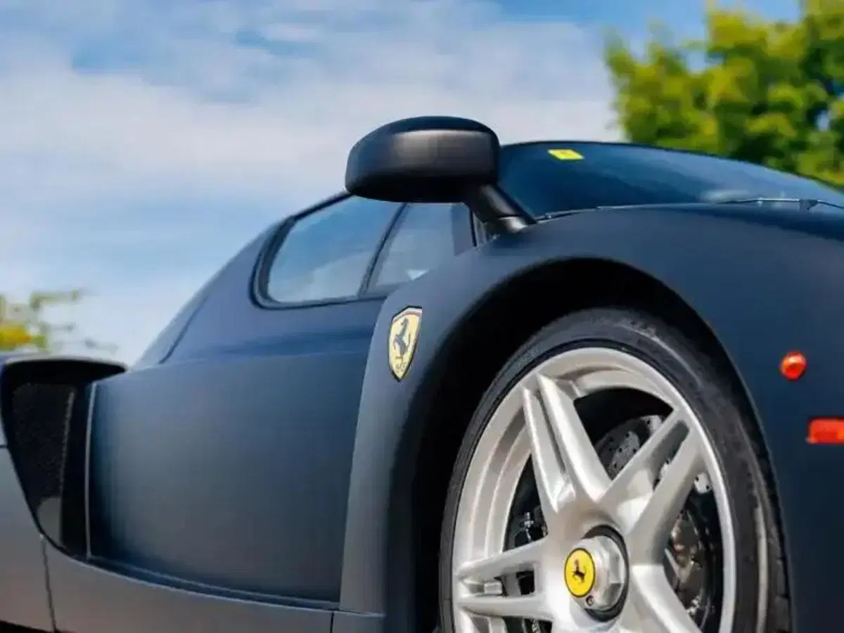 Ferrari Enzo nera opaca, ne esiste una sola al mondo: ora è in vendita (22)