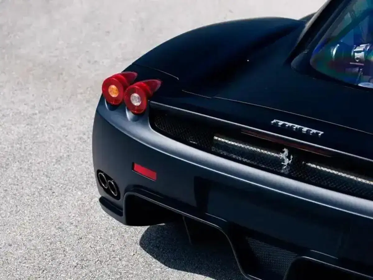 Ferrari Enzo nera opaca, ne esiste una sola al mondo: ora è in vendita (24)