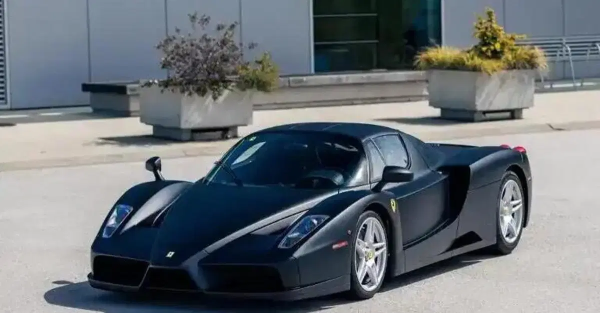 Ferrari Enzo nera opaca, ne esiste una sola al mondo: ora &egrave; in vendita