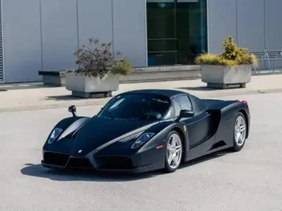 Ferrari Enzo nera opaca, ne esiste una sola al mondo: ora &egrave; in vendita