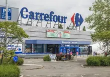 Carrefour vieta le auto elettriche nei parcheggi sul tetto: cosa succede in Belgio