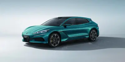 Denza Z9 GT, l'elettrica da 1.140 CV ora costa meno: BYD toglie il lusso, non la potenza