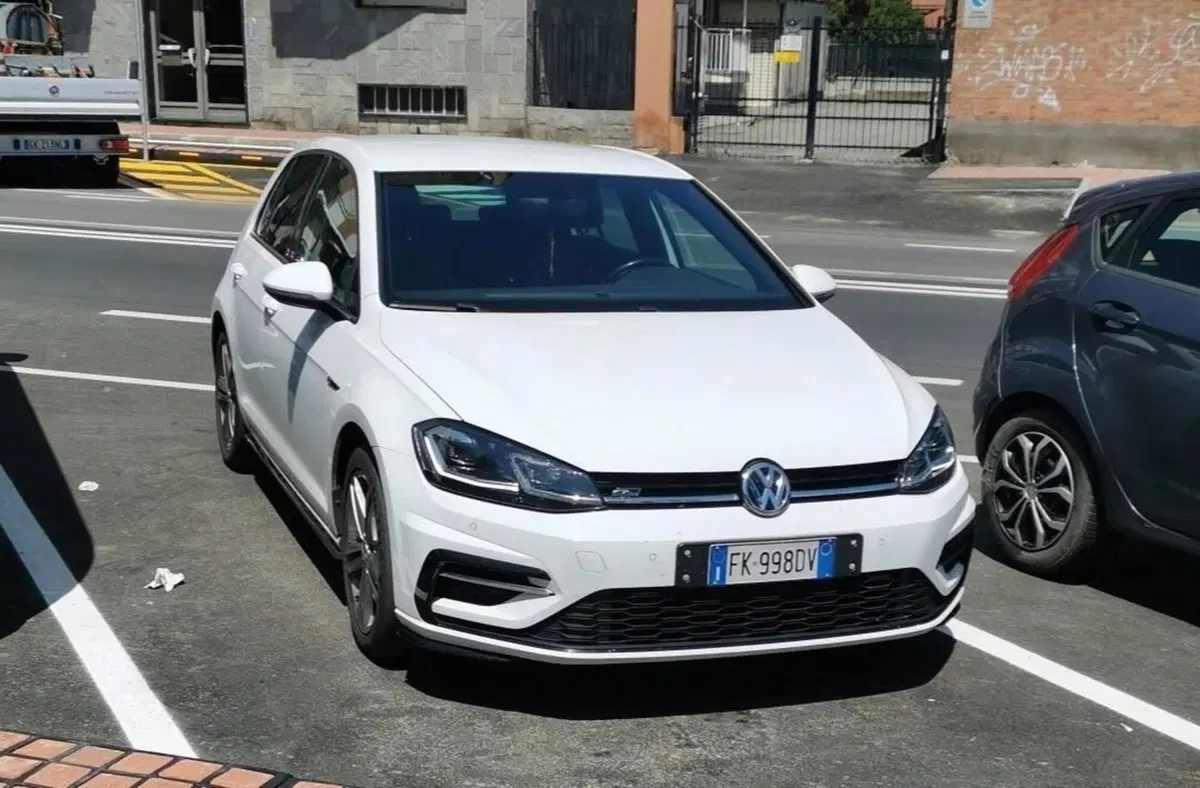 Volkswagen e-Golf usata a Napoli (6)