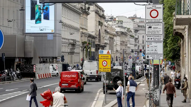 Multe ZTL e corsie preferenziali a Milano: il Comune ricorre in Cassazione contro l’annullamento di 81 sanzioni
