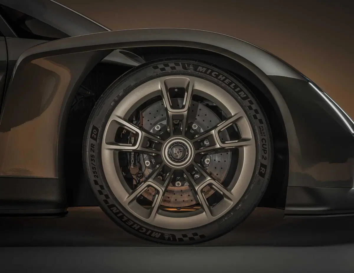 Porsche, la prossima supercar potrebbe essere una Audi che in realtà è una Lamborghini (12)