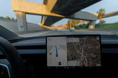 Tesla FSD, via libera in Slovenia: è il sesto Paese europeo