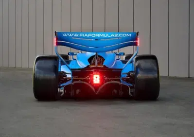 “Così prepareremo i campioni di domani”: svelata a Monza la nuova F2 2027 progettata per la F1