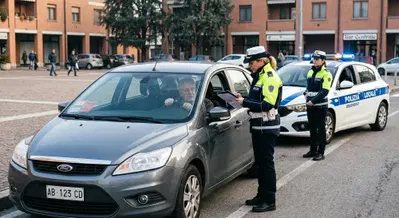 Brugherio, fermato con l'auto senza revisione: doppia sanzione e patente ritirata