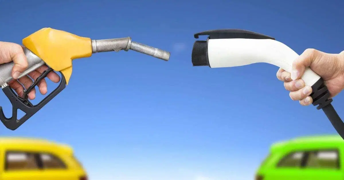 L'elettrico costa il 33% in meno della benzina: e il diesel ha appena perso anche i camion