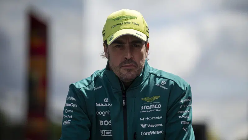 Alonso scuote Madrid: 'Il mio futuro? Valuto il WEC'. E commuove sul passato: 'Nel 2001 mi seguivano solo in tedesco perché in Spagna non trasmettevano la F1'