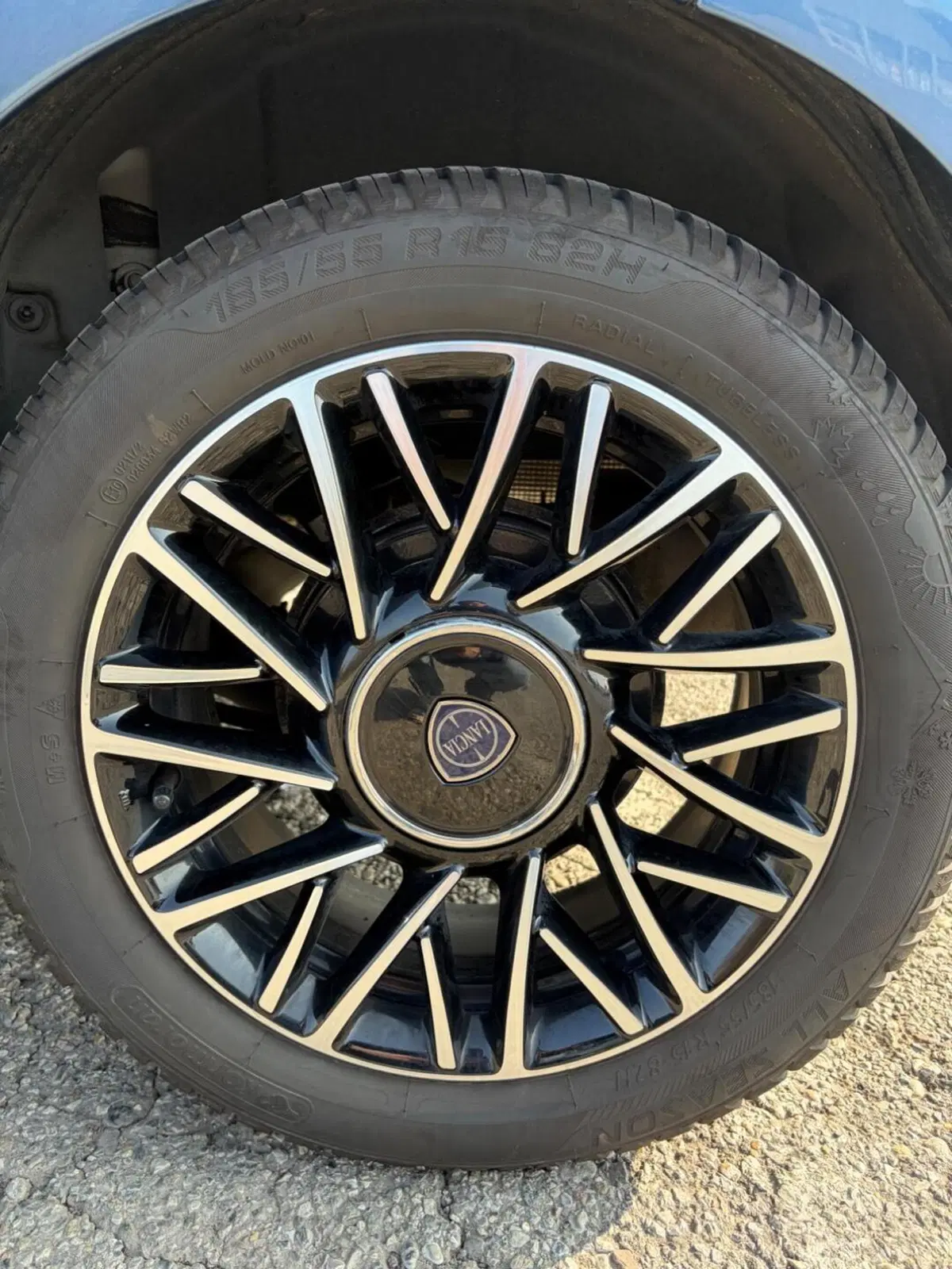 Lancia Ypsilon usata a Milano (6)