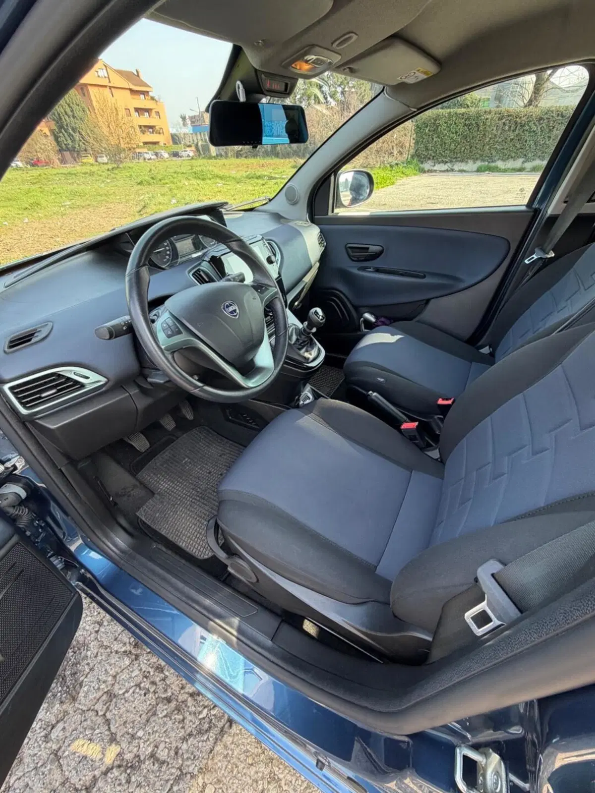 Lancia Ypsilon usata a Milano (7)
