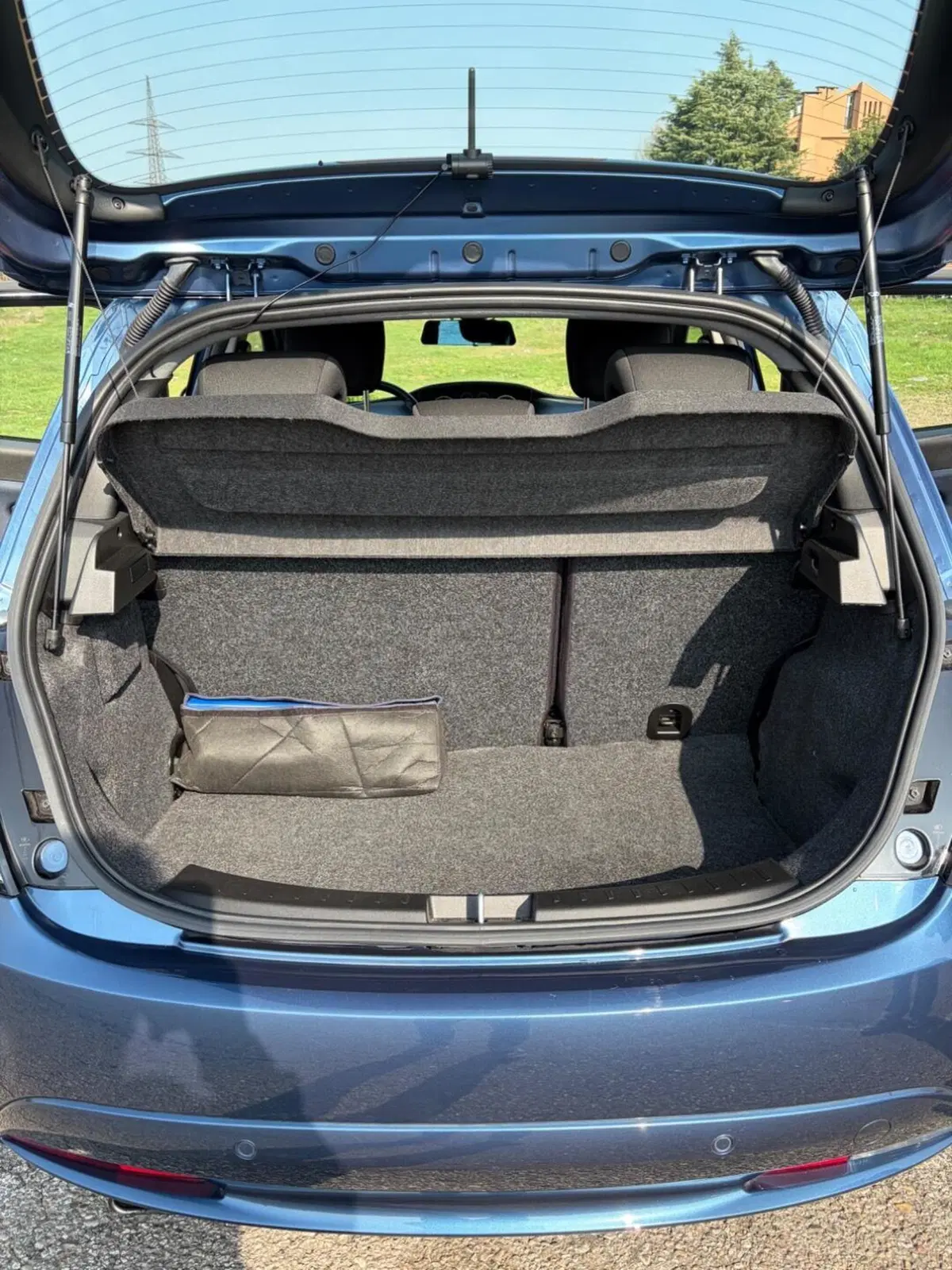 Lancia Ypsilon usata a Milano (11)