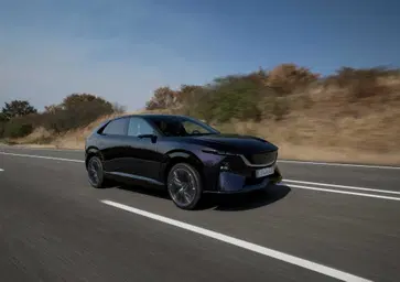 Mazda CX-6e: prezzo e autonomia sfidano le rivali
