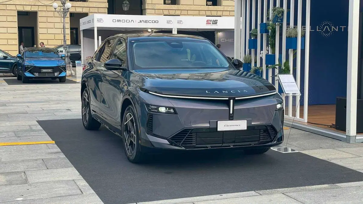 Lancia Gamma, eccola dal vivo a Torino: design, motori e il nodo Melfi (VIDEO)