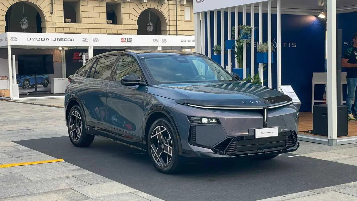 Lancia Gamma, eccola dal vivo a Torino: design, motori e il nodo Melfi (VIDEO)