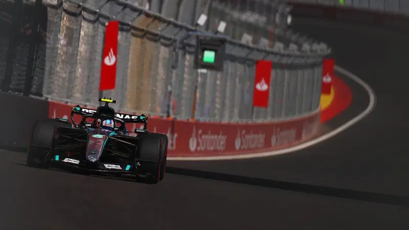 F1. Si muove come un gatto tra i muretti di Madrid: Antonelli domina sull'asfalto liquido e mette in riga Russell e le Ferrari