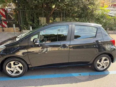 Toyota Yaris 1.5 Hybrid 5 porte Active del 2016 usata a Napoli