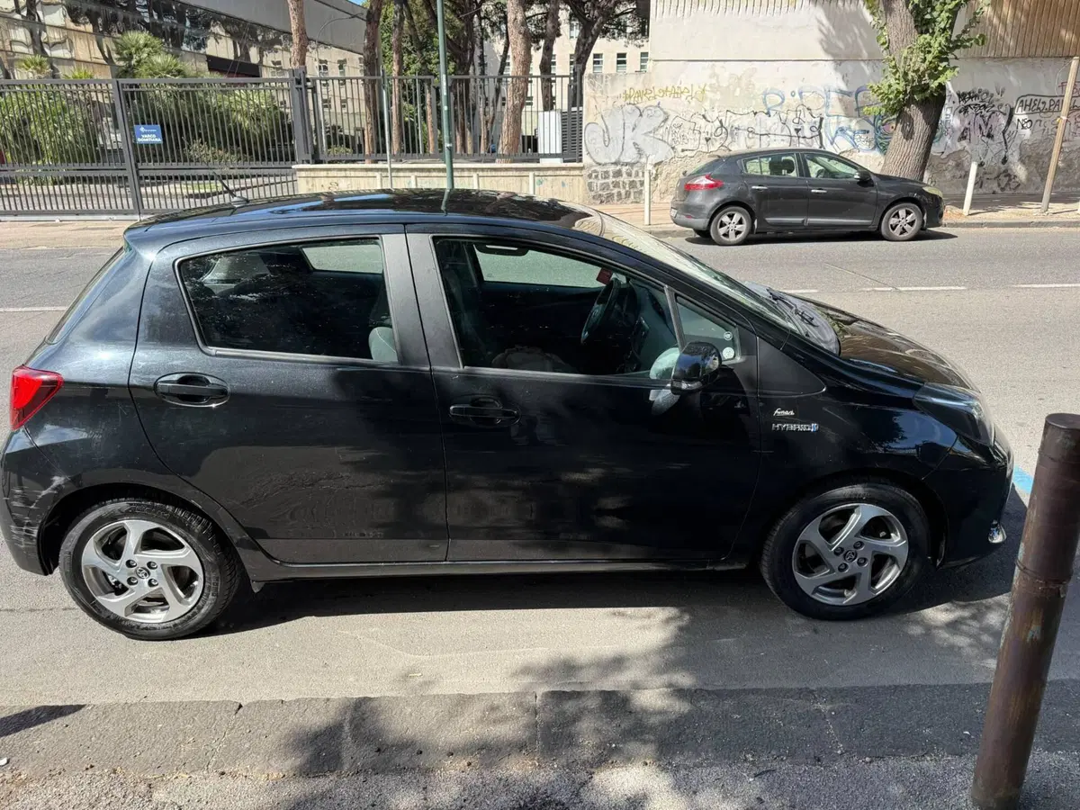 Toyota Yaris usata a Napoli (8)