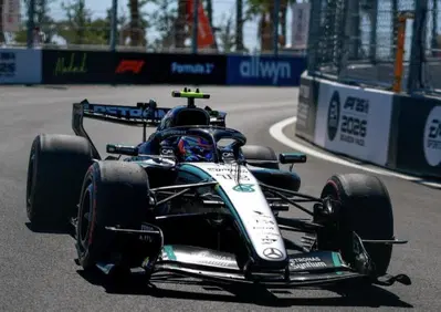 F1. Antonelli incoronato Re di Spagna: capolavoro a Madrid. Beffa per Norris e Leclerc, Hamilton si ritira