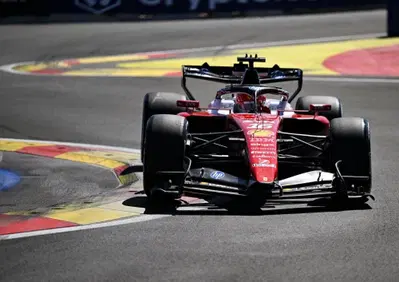 F1. Se rifacessi la gara farei la stessa cosa. Leclerc incorona la strategia Ferrari a Madrid, ma c'è l'allarme penalità per il motore: Succederà