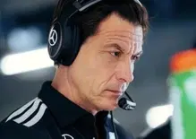 F1. Mi fa venire i capelli grigi!: Toto Wolff incorona Antonelli a Madrid e sprona Russell: Ha preso delle mazzate, ma si rialzerà