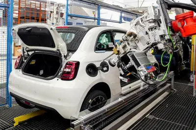 Stellantis stringe l'asse con la Cina: partnership strategiche e nuovi modelli per rilanciare le fabbriche europee