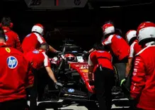 F1. Ferrari, L’80% del lavoro andrà sulla macchina del 2027: Vasseur allo scoperto. Ma resta il giallo del motore di Leclerc: ecco cosa sta succedendo a Maranello. Sarà penalità?