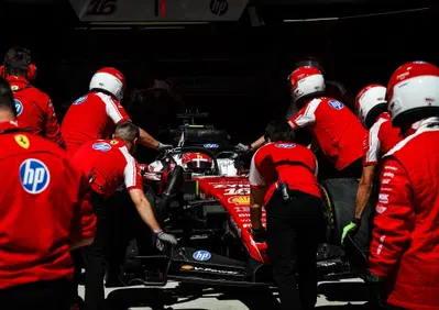 F1. Ferrari, L’80% del lavoro andrà sulla macchina del 2027: Vasseur allo scoperto. Ma resta il giallo del motore di Leclerc: ecco cosa sta succedendo a Maranello. Sarà penalità?
