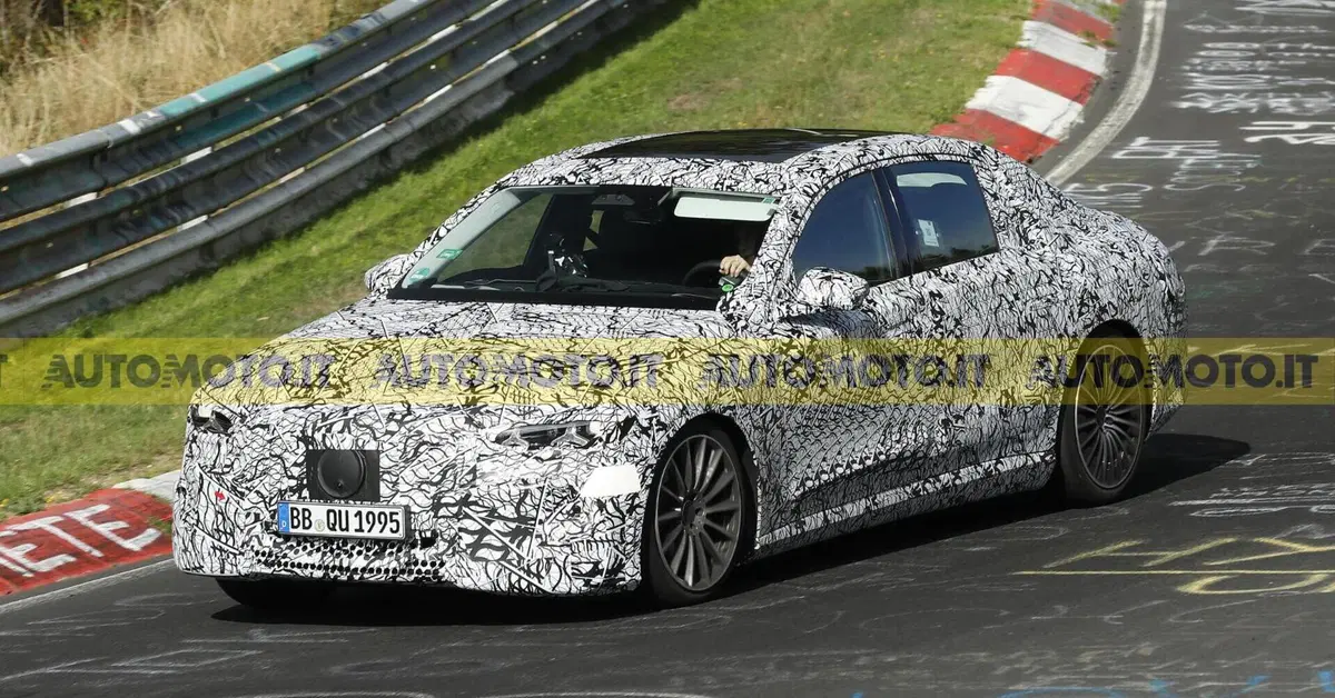 Mercedes E-Class elettrica: debutto anticipato nel 2027