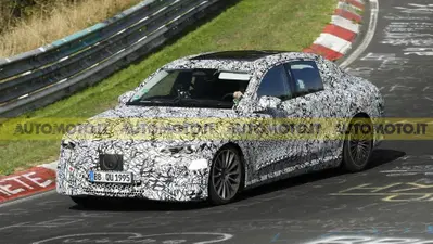 Mercedes E-Class elettrica: debutto anticipato nel 2027