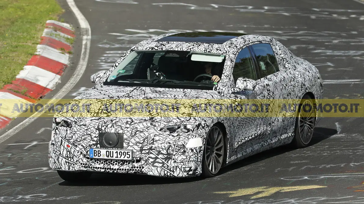 Mercedes E-Class elettrica: debutto anticipato nel 2027 (3)
