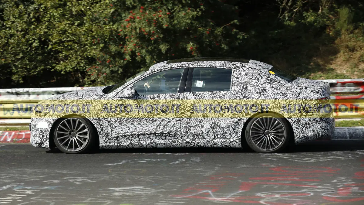 Mercedes E-Class elettrica: debutto anticipato nel 2027 (5)
