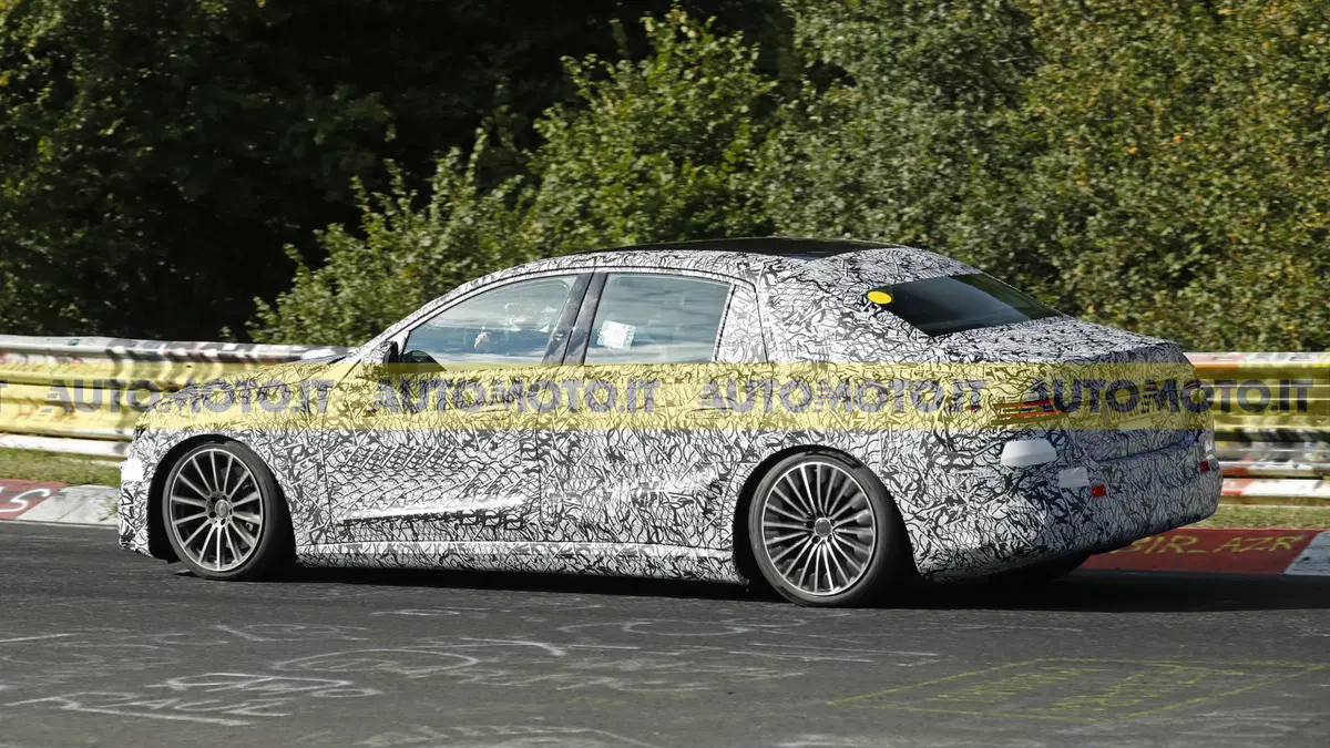 Mercedes E-Class elettrica: debutto anticipato nel 2027 (6)