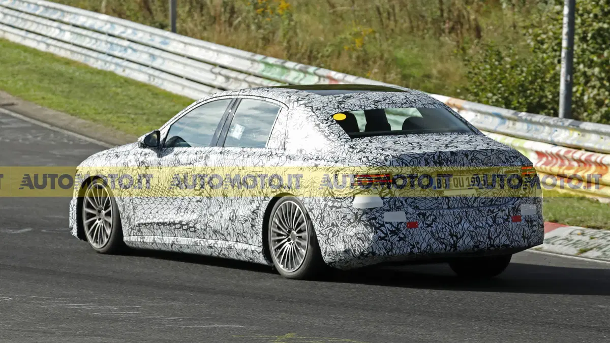 Mercedes E-Class elettrica: debutto anticipato nel 2027 (8)
