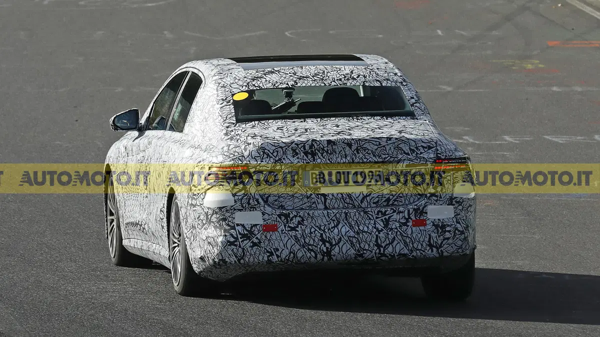Mercedes E-Class elettrica: debutto anticipato nel 2027 (10)