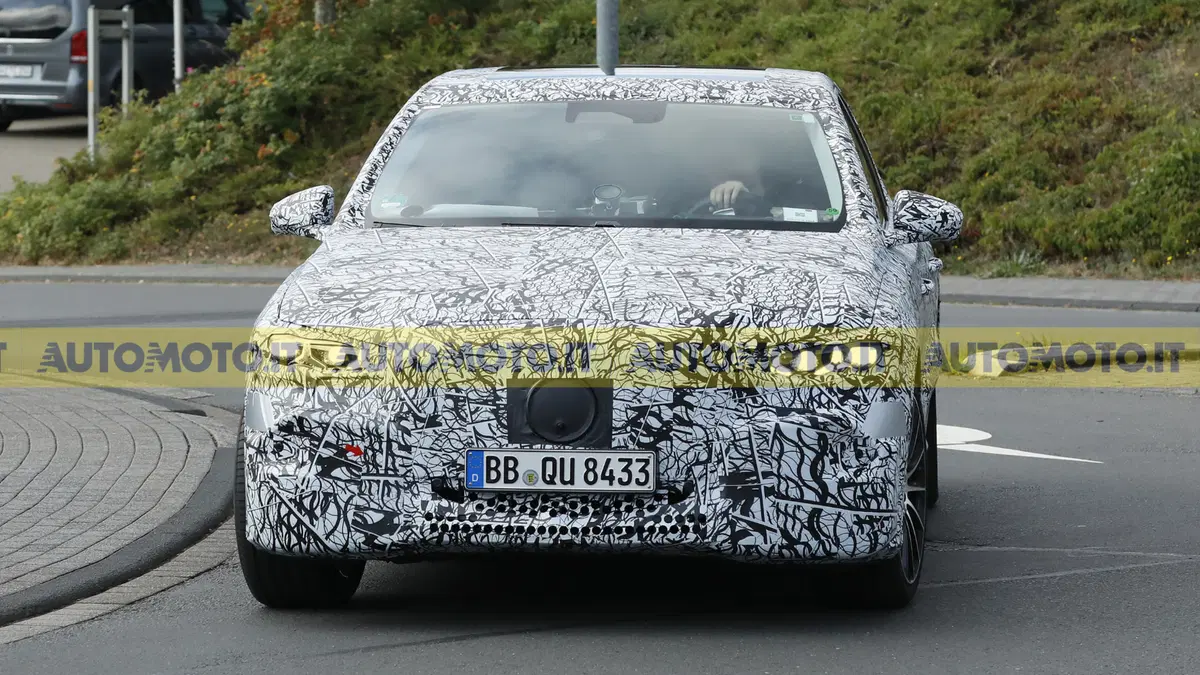 Mercedes E-Class elettrica: debutto anticipato nel 2027 (11)