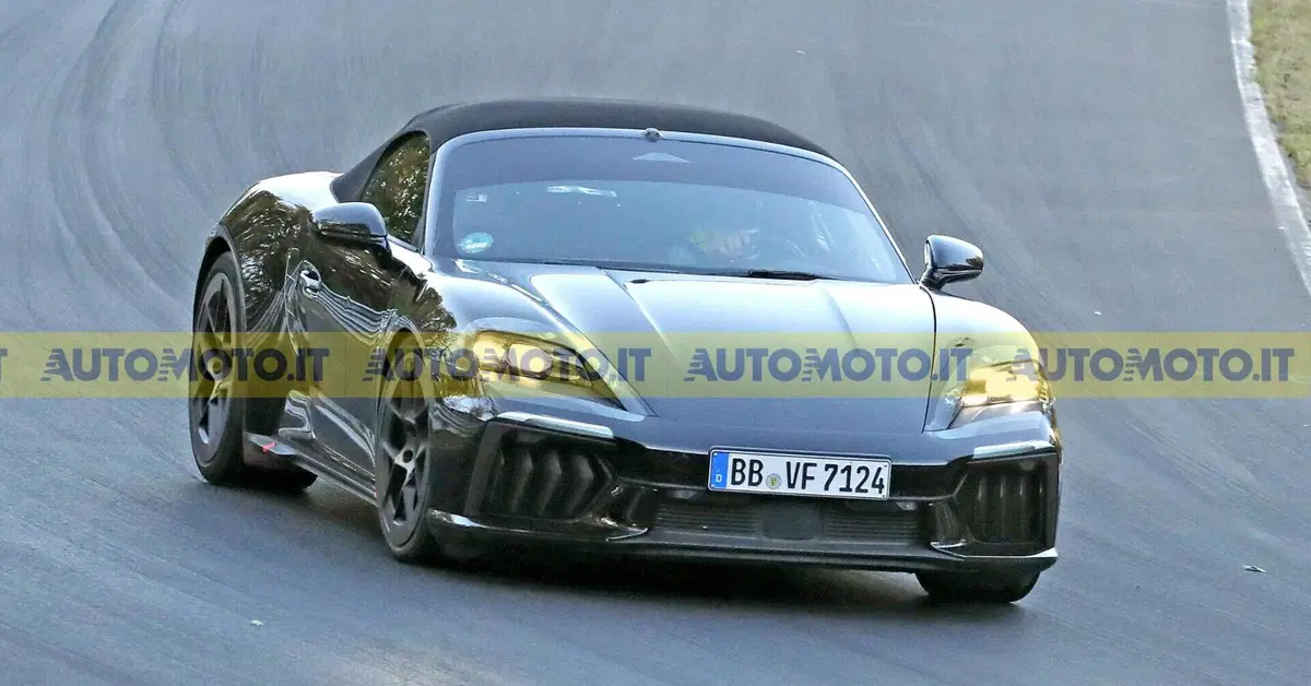 Porsche Boxster elettrica 2027, il prototipo si mostra senza camuffamenti