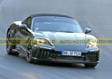 Porsche Boxster elettrica 2027, il prototipo si mostra senza camuffamenti