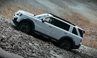 Freelander 8 sul tetto del mondo: nuovo record di altitudine in Tibet, oltre quota 6.000 metri