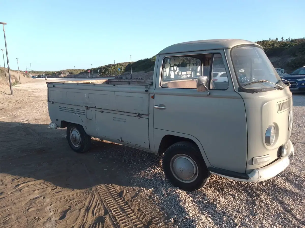 Volkswagen T2 pick up single cab d'epoca a Roma (6)